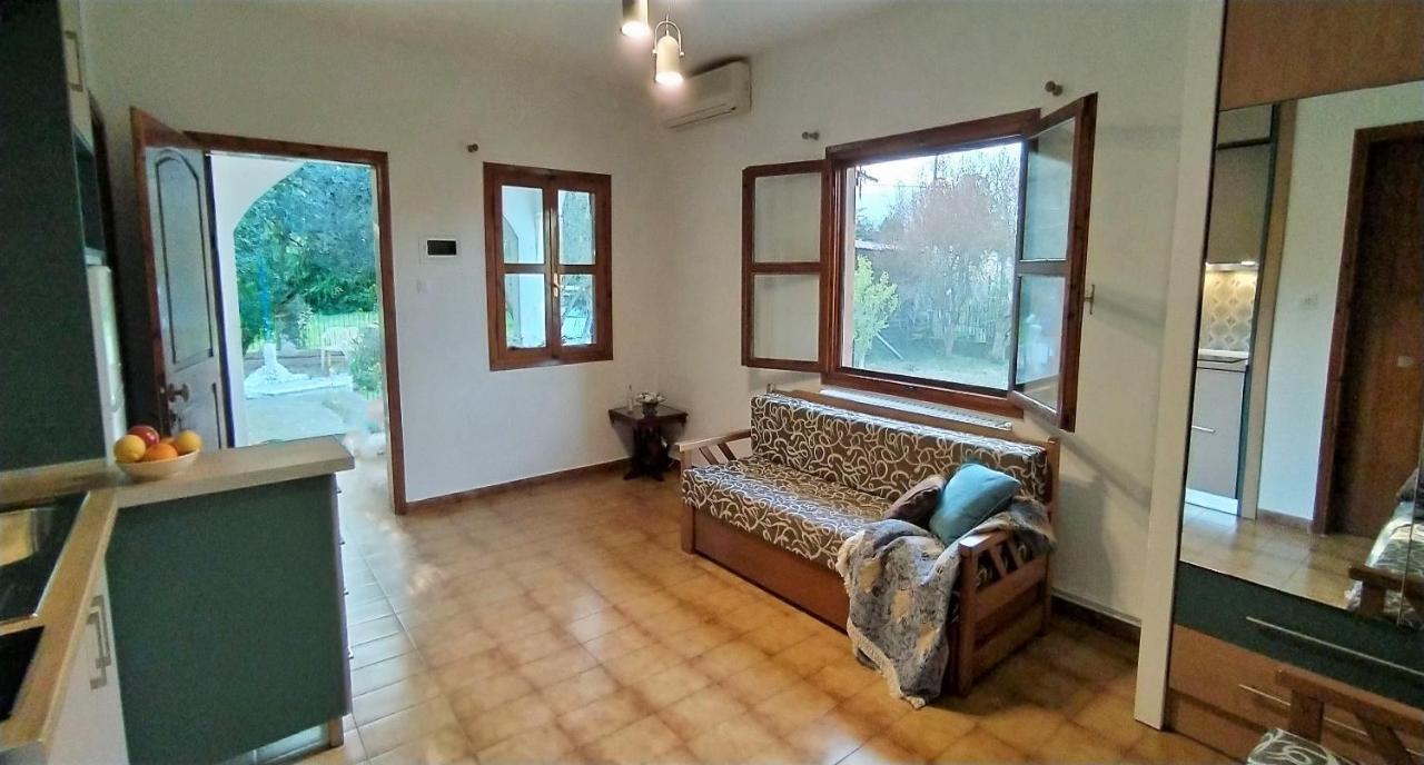 Garden Bungalow Valentina Stavros  Bagian luar foto